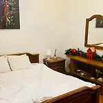 Apartment With 3 Rooms In The City Center