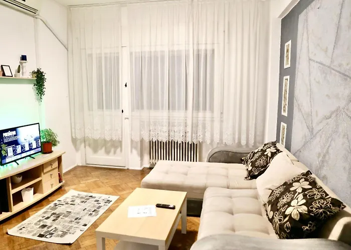 Apartment With 3 Rooms In The City Center