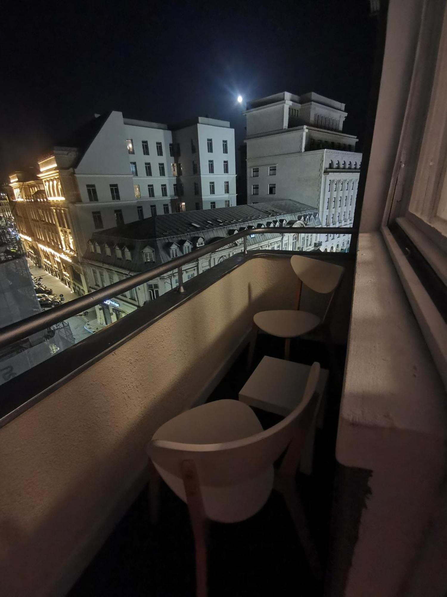 With 3 In The Center Appartamento Bucarest