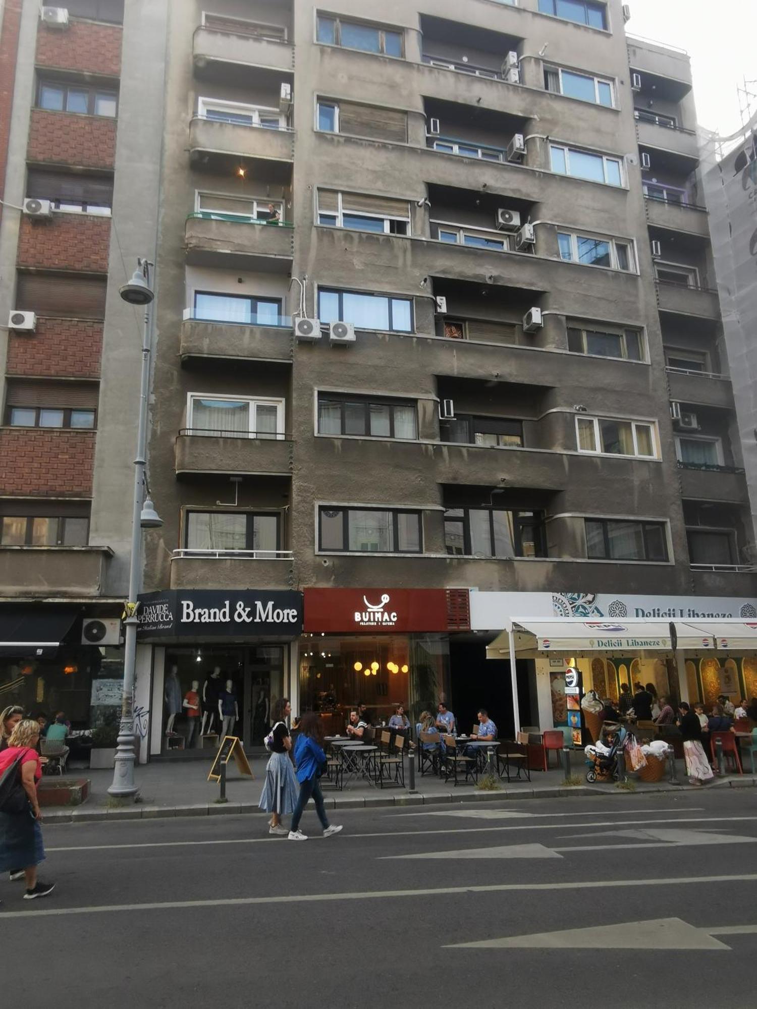 With 3 In The Center Bucarest