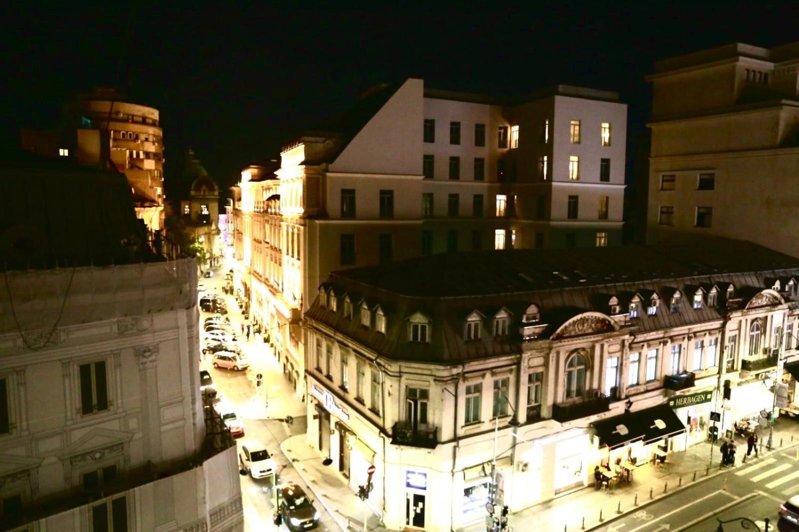 With 3 In The Center * Bucarest